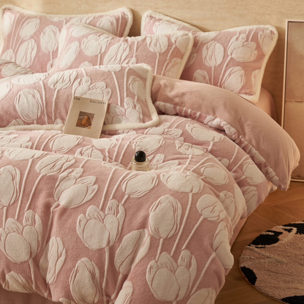 91家纺网 家纺一手货源 找家纺 寐绸家纺 2025秋冬新款350g兔毛雕花牛奶绒四件套 百合