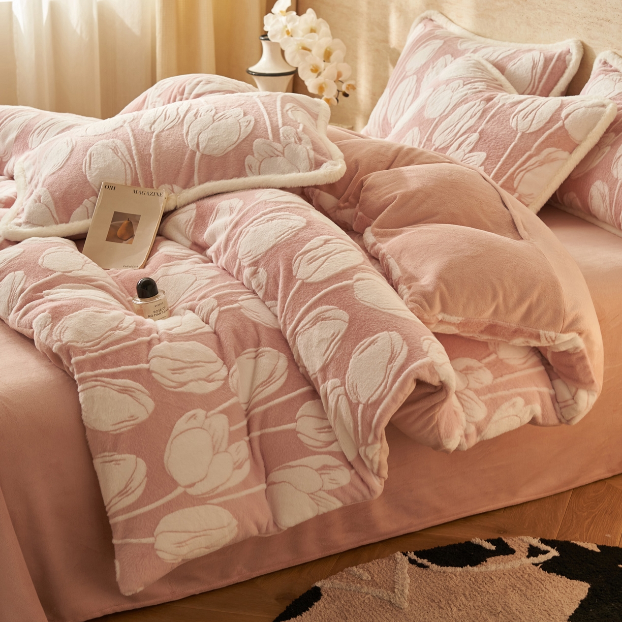 91家纺网 家纺一手货源 找家纺 寐绸家纺 2025秋冬新款350g兔毛雕花牛奶绒四件套 百合