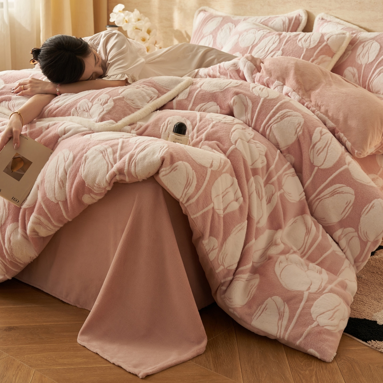 91家纺网 家纺一手货源 找家纺 寐绸家纺 2025秋冬新款350g兔毛雕花牛奶绒四件套 百合