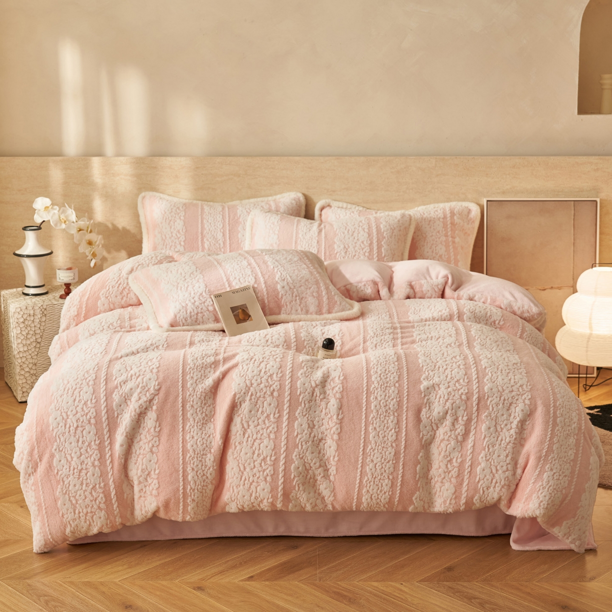 91家纺网 家纺一手货源 找家纺 寐绸家纺 2025秋冬新款350g兔毛雕花牛奶绒四件套 风铃