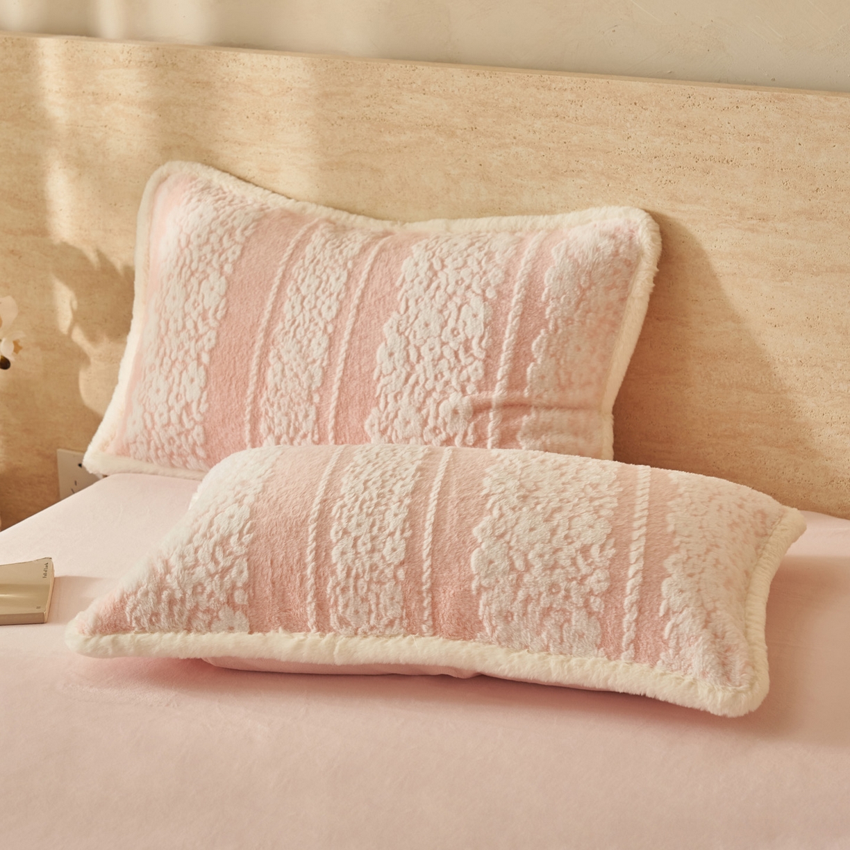 91家纺网 家纺一手货源 找家纺 寐绸家纺 2025秋冬新款350g兔毛雕花牛奶绒四件套 风铃