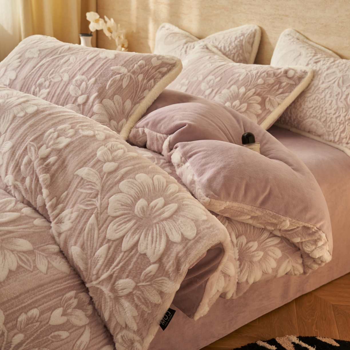 寐绸家纺 2025秋冬新款350g兔毛雕花牛奶绒四件套 花简秘语