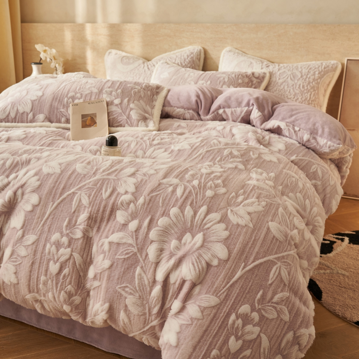 91家纺网 家纺一手货源 找家纺 寐绸家纺 2025秋冬新款350g兔毛雕花牛奶绒四件套 花简秘语