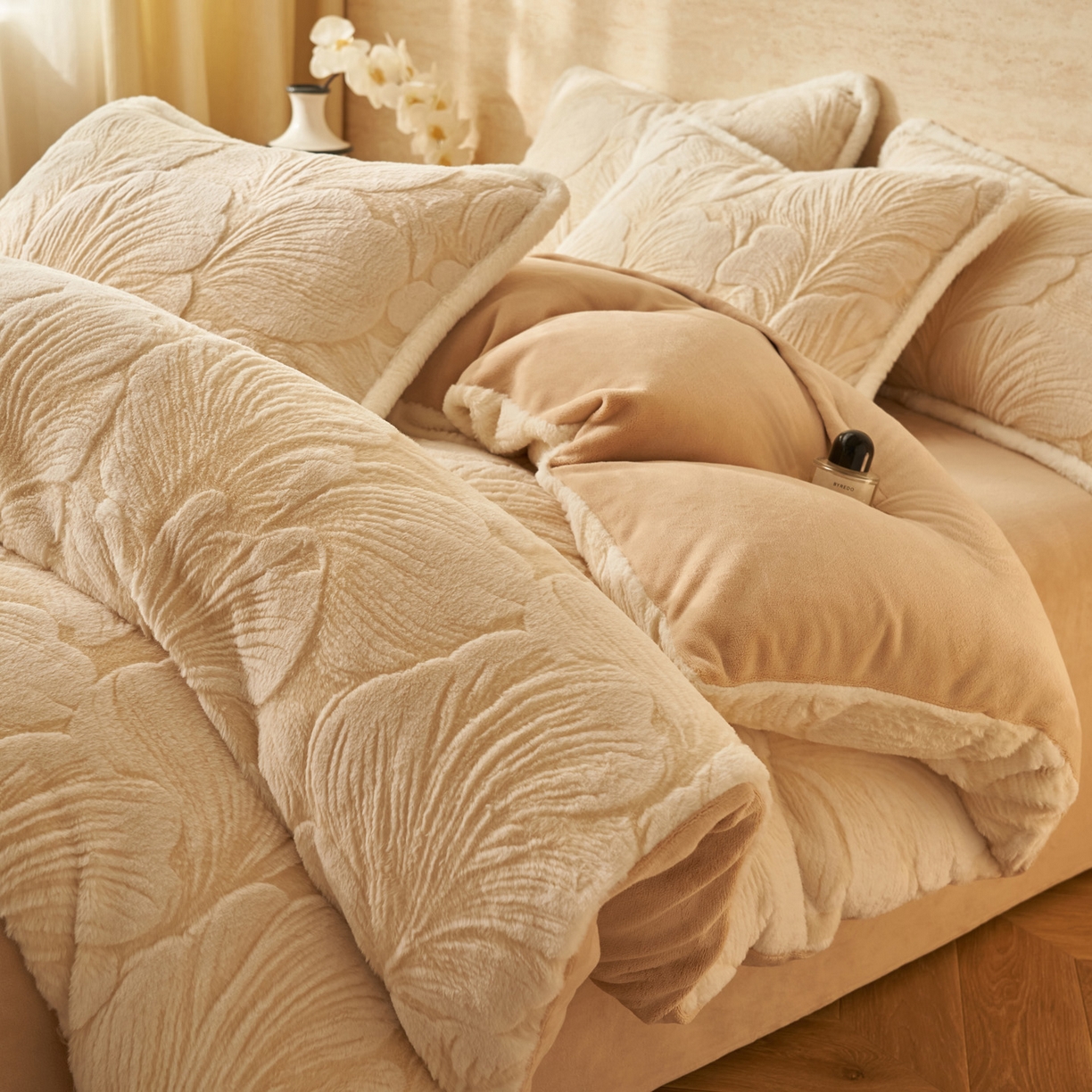 寐绸家纺 2025秋冬新款350g兔毛雕花牛奶绒四件套 简爱