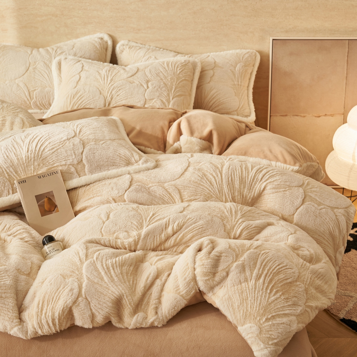 91家纺网 家纺一手货源 找家纺 寐绸家纺 2025秋冬新款350g兔毛雕花牛奶绒四件套 简爱