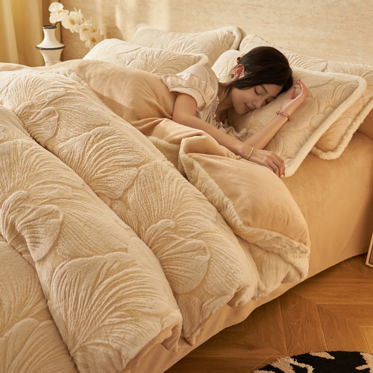 91家纺网 家纺一手货源 找家纺 寐绸家纺 2025秋冬新款350g兔毛雕花牛奶绒四件套 简爱