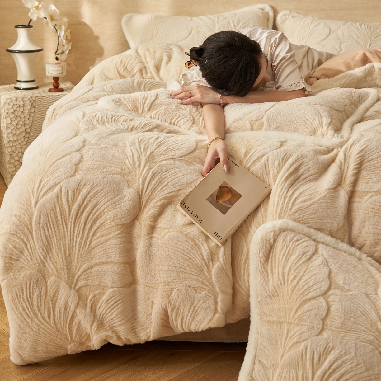 91家纺网 家纺一手货源 找家纺 寐绸家纺 2025秋冬新款350g兔毛雕花牛奶绒四件套 简爱