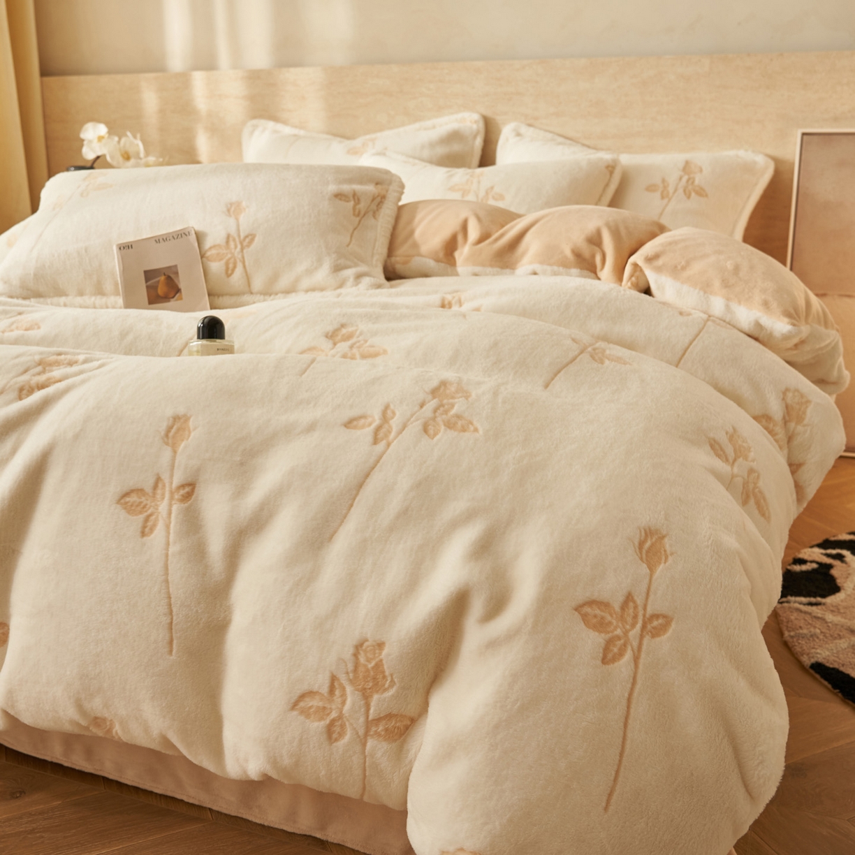 91家纺网 家纺一手货源 找家纺 寐绸家纺 2025秋冬新款350g兔毛雕花牛奶绒四件套 铿锵玫瑰