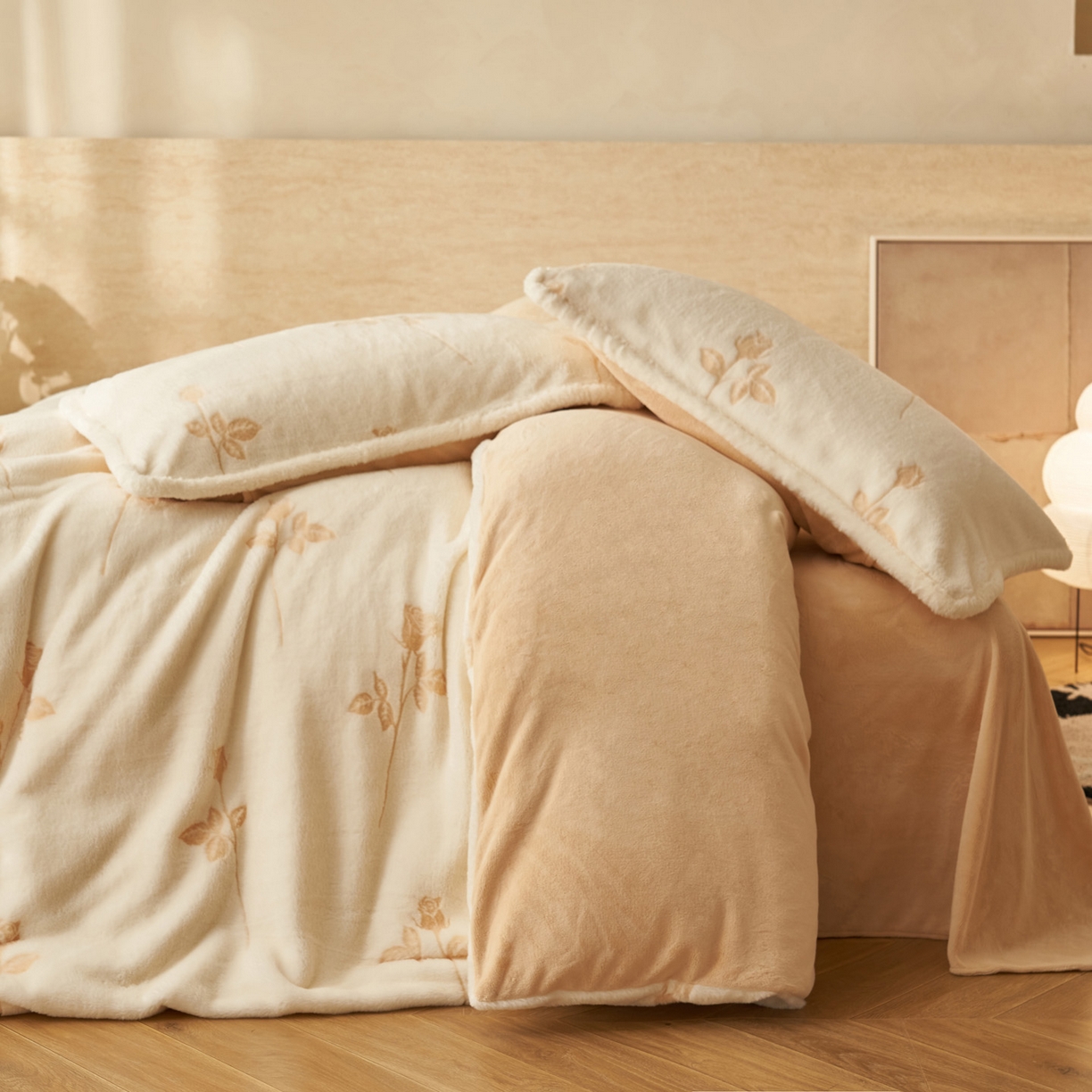 91家纺网 家纺一手货源 找家纺 寐绸家纺 2025秋冬新款350g兔毛雕花牛奶绒四件套 铿锵玫瑰