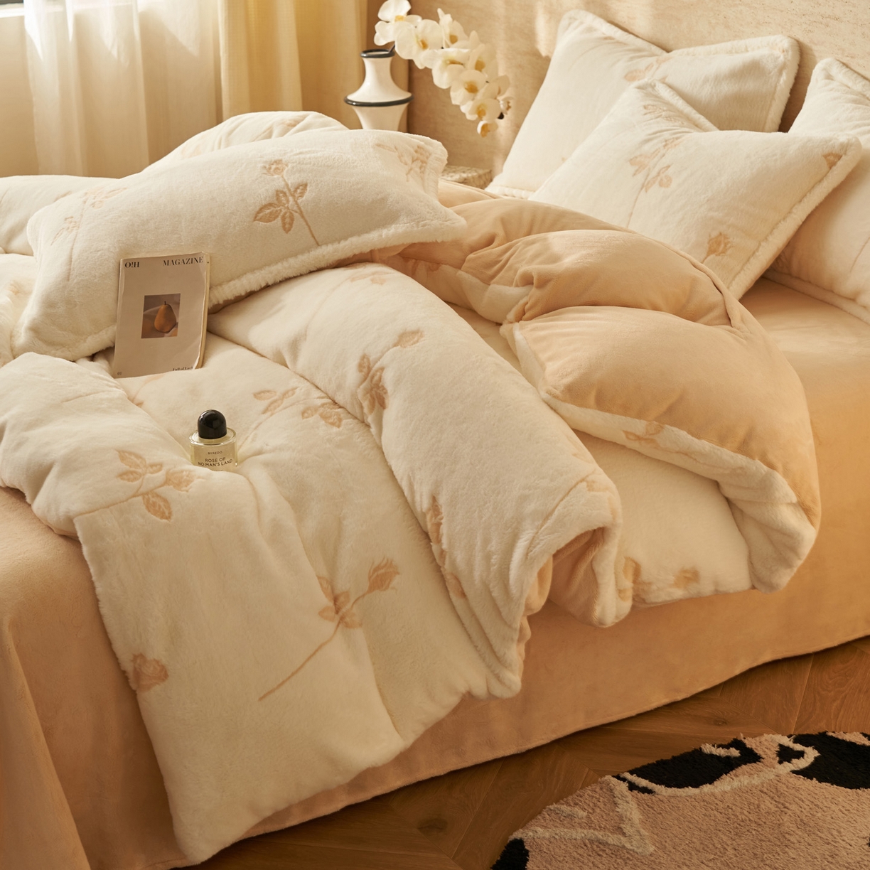 91家纺网 家纺一手货源 找家纺 寐绸家纺 2025秋冬新款350g兔毛雕花牛奶绒四件套 铿锵玫瑰