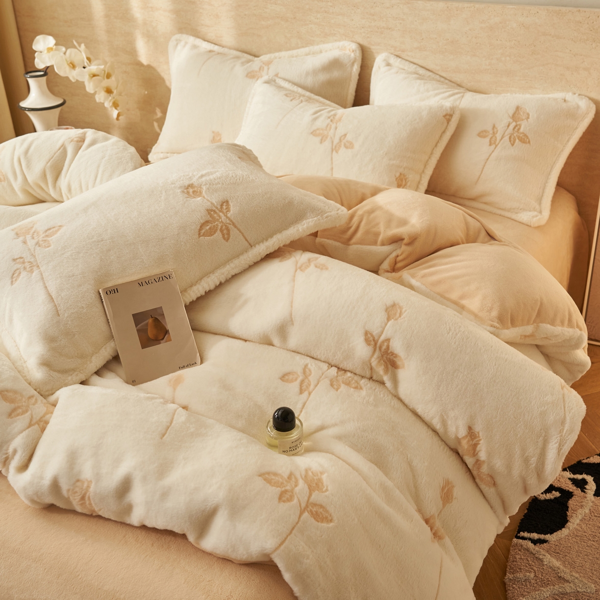 91家纺网 家纺一手货源 找家纺 寐绸家纺 2025秋冬新款350g兔毛雕花牛奶绒四件套 铿锵玫瑰