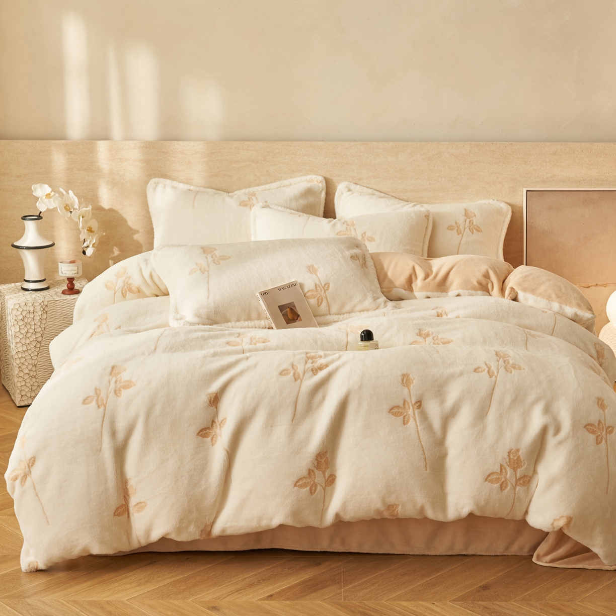 91家纺网 家纺一手货源 找家纺 寐绸家纺 2025秋冬新款350g兔毛雕花牛奶绒四件套 铿锵玫瑰