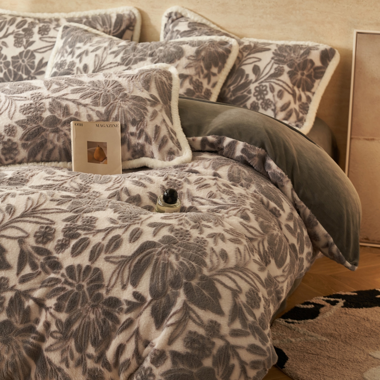 91家纺网 家纺一手货源 找家纺 寐绸家纺 2025秋冬新款350g兔毛雕花牛奶绒四件套 秘境