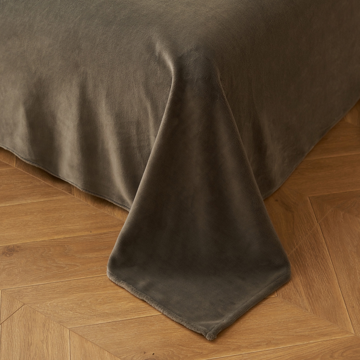 91家纺网 家纺一手货源 找家纺 寐绸家纺 2025秋冬新款350g兔毛雕花牛奶绒四件套 秘境