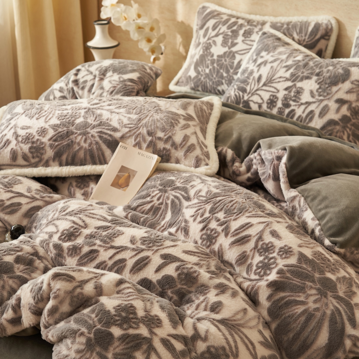 91家纺网 家纺一手货源 找家纺 寐绸家纺 2025秋冬新款350g兔毛雕花牛奶绒四件套 秘境