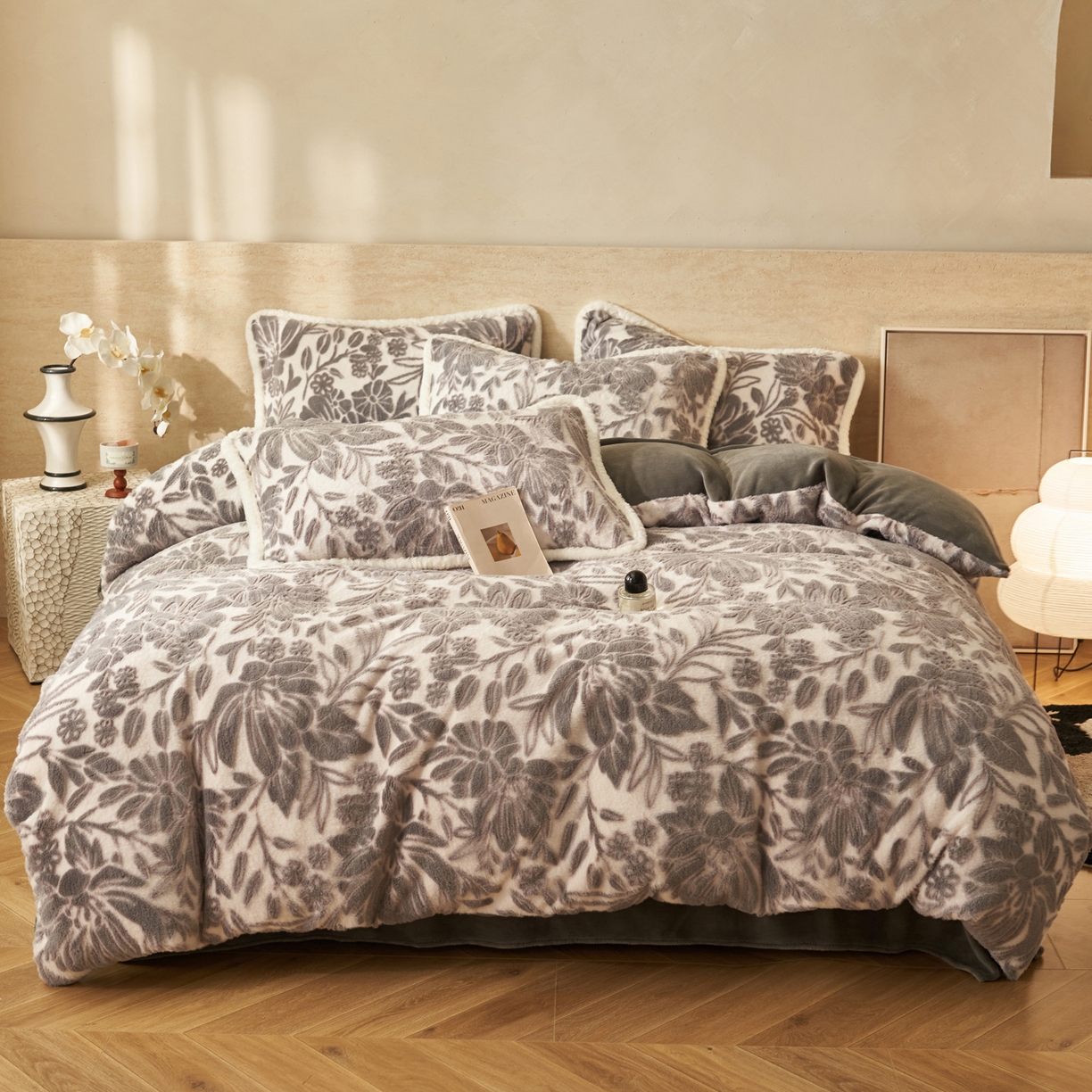 91家纺网 家纺一手货源 找家纺 寐绸家纺 2025秋冬新款350g兔毛雕花牛奶绒四件套 秘境