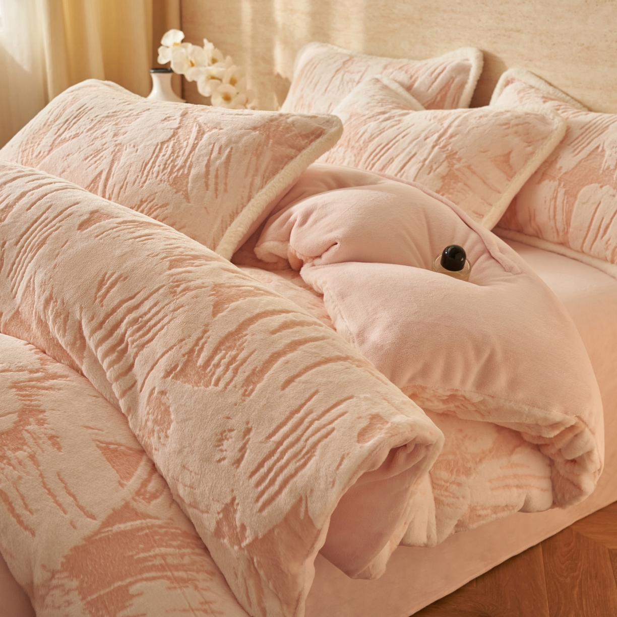 寐绸家纺 2025秋冬新款350g兔毛雕花牛奶绒四件套 炫彩-粉