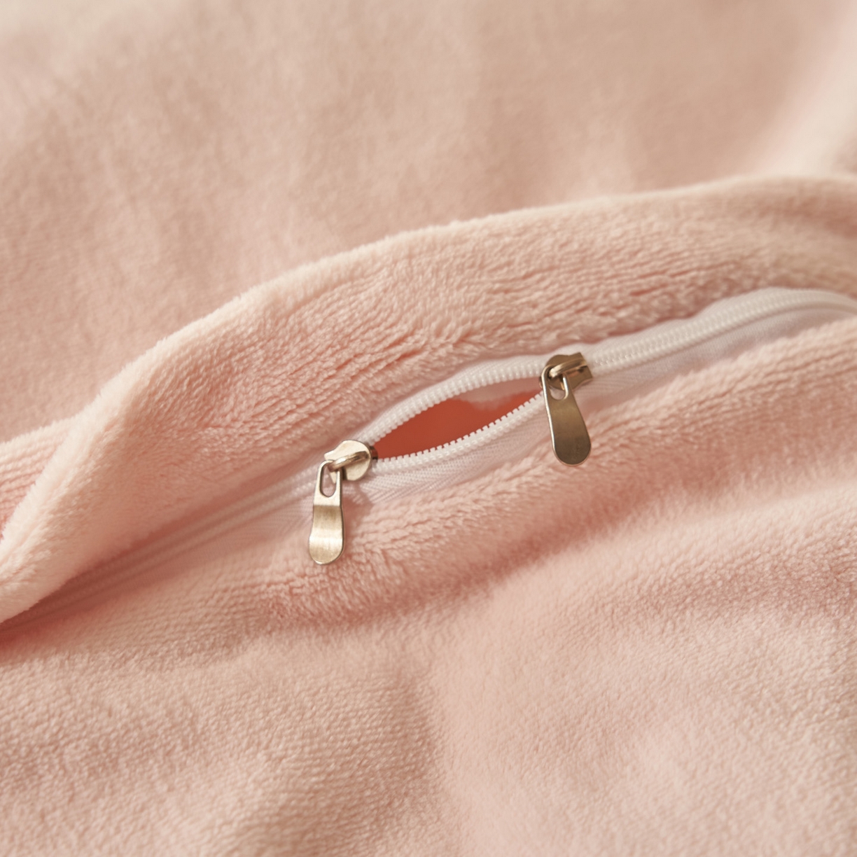 91家纺网 家纺一手货源 找家纺 寐绸家纺 2025秋冬新款350g兔毛雕花牛奶绒四件套 炫彩-粉