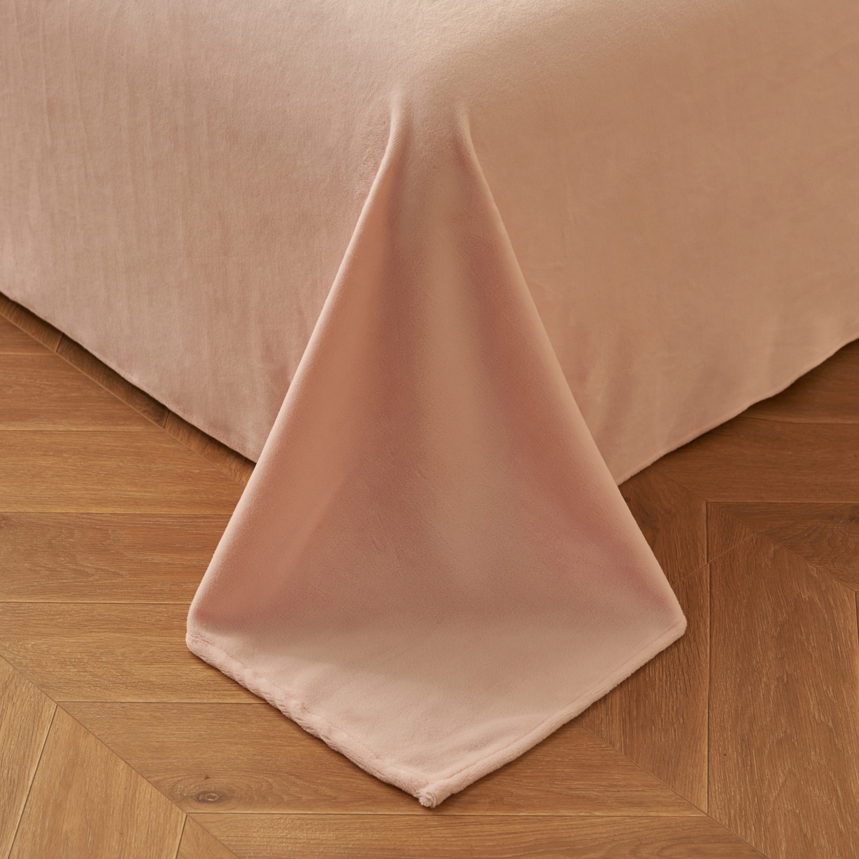 91家纺网 家纺一手货源 找家纺 寐绸家纺 2025秋冬新款350g兔毛雕花牛奶绒四件套 炫彩-粉