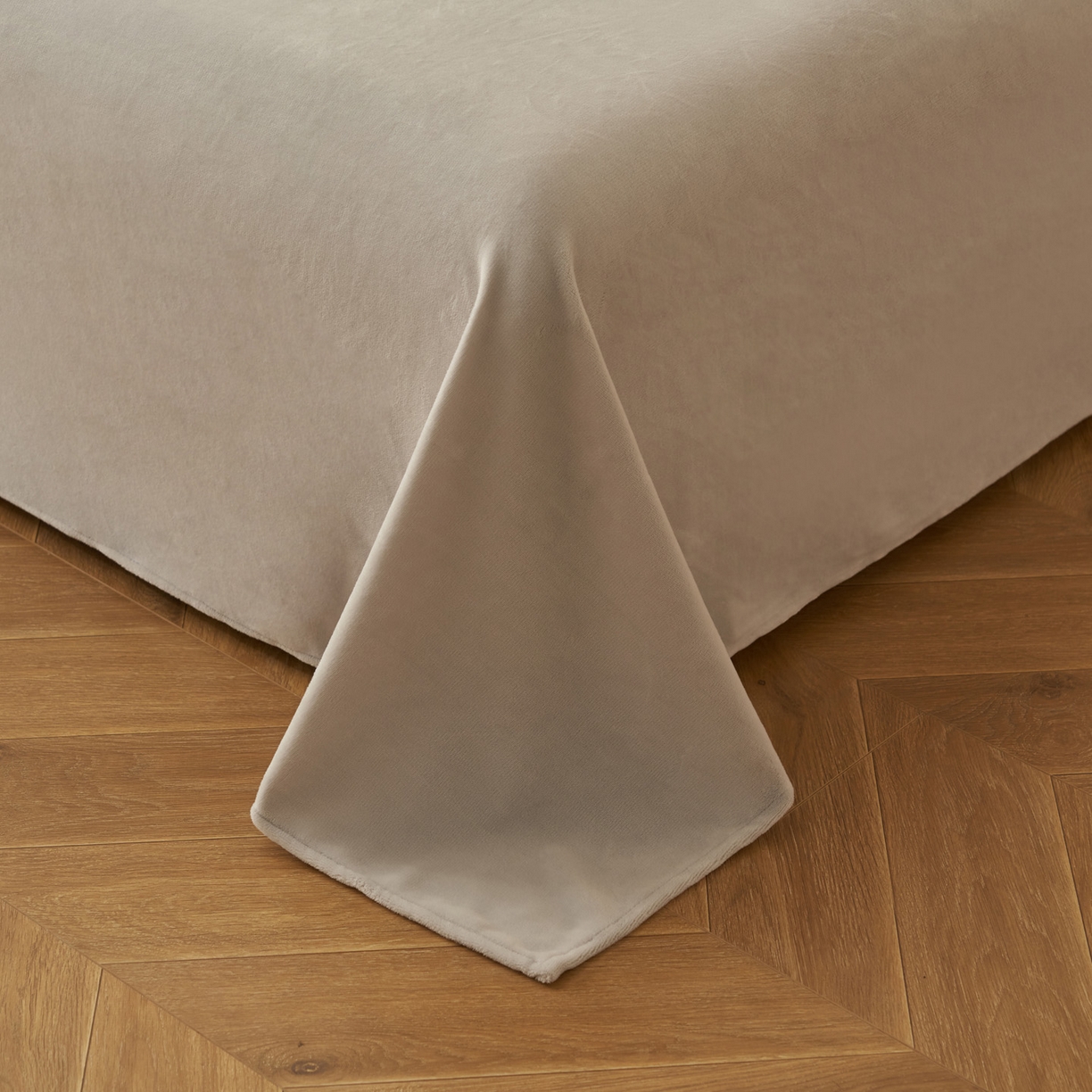 91家纺网 家纺一手货源 找家纺 寐绸家纺 2025秋冬新款350g兔毛雕花牛奶绒四件套 炫彩-灰