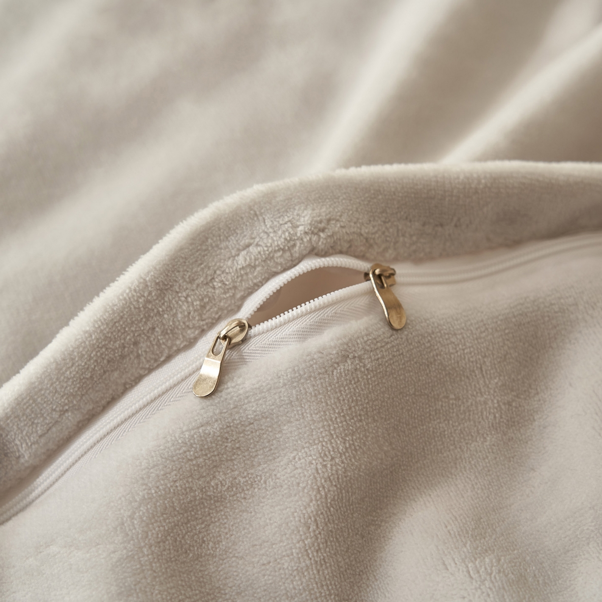 91家纺网 家纺一手货源 找家纺 寐绸家纺 2025秋冬新款350g兔毛雕花牛奶绒四件套 炫彩-灰