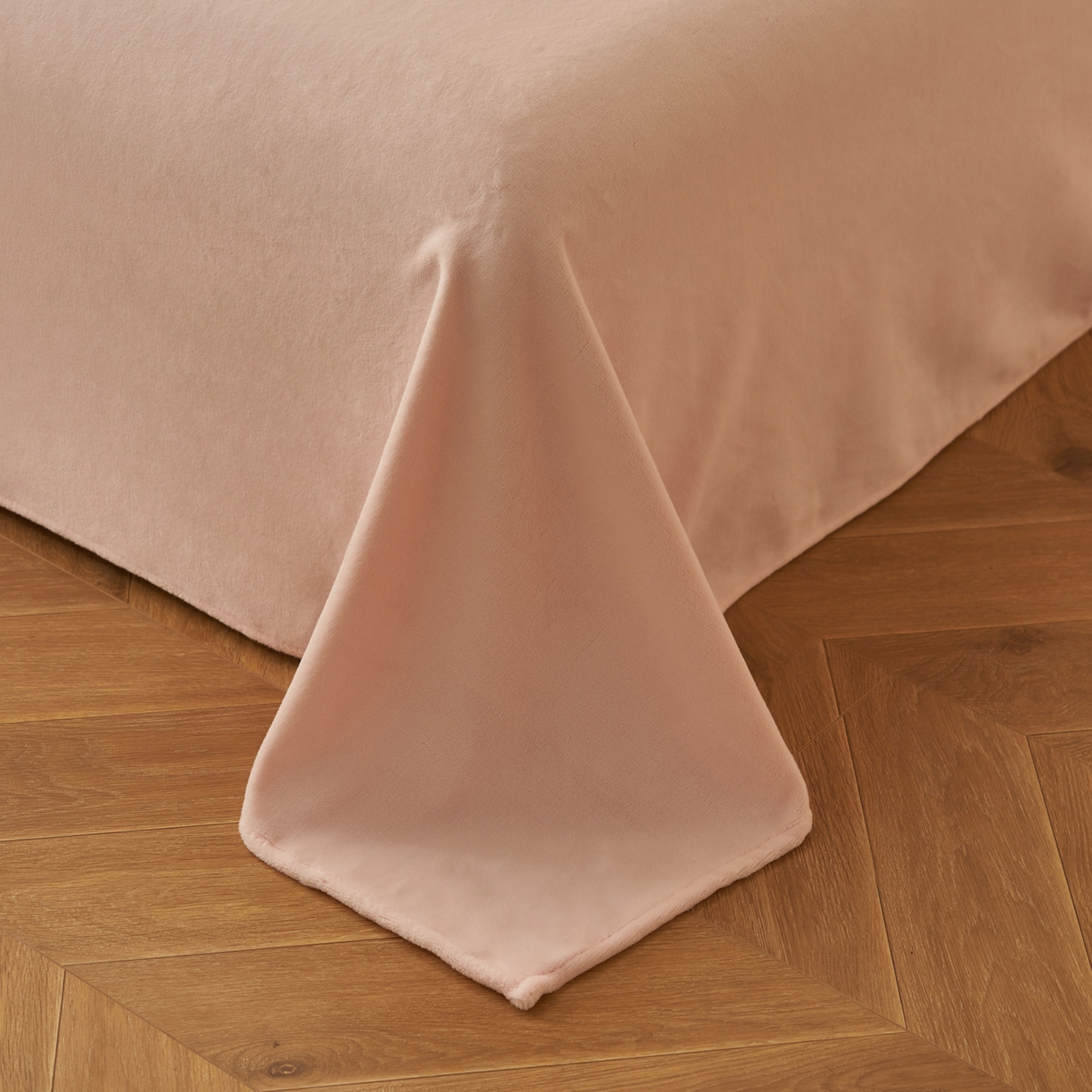 91家纺网 家纺一手货源 找家纺 寐绸家纺 2025秋冬新款350g兔毛雕花牛奶绒四件套 羽蝶