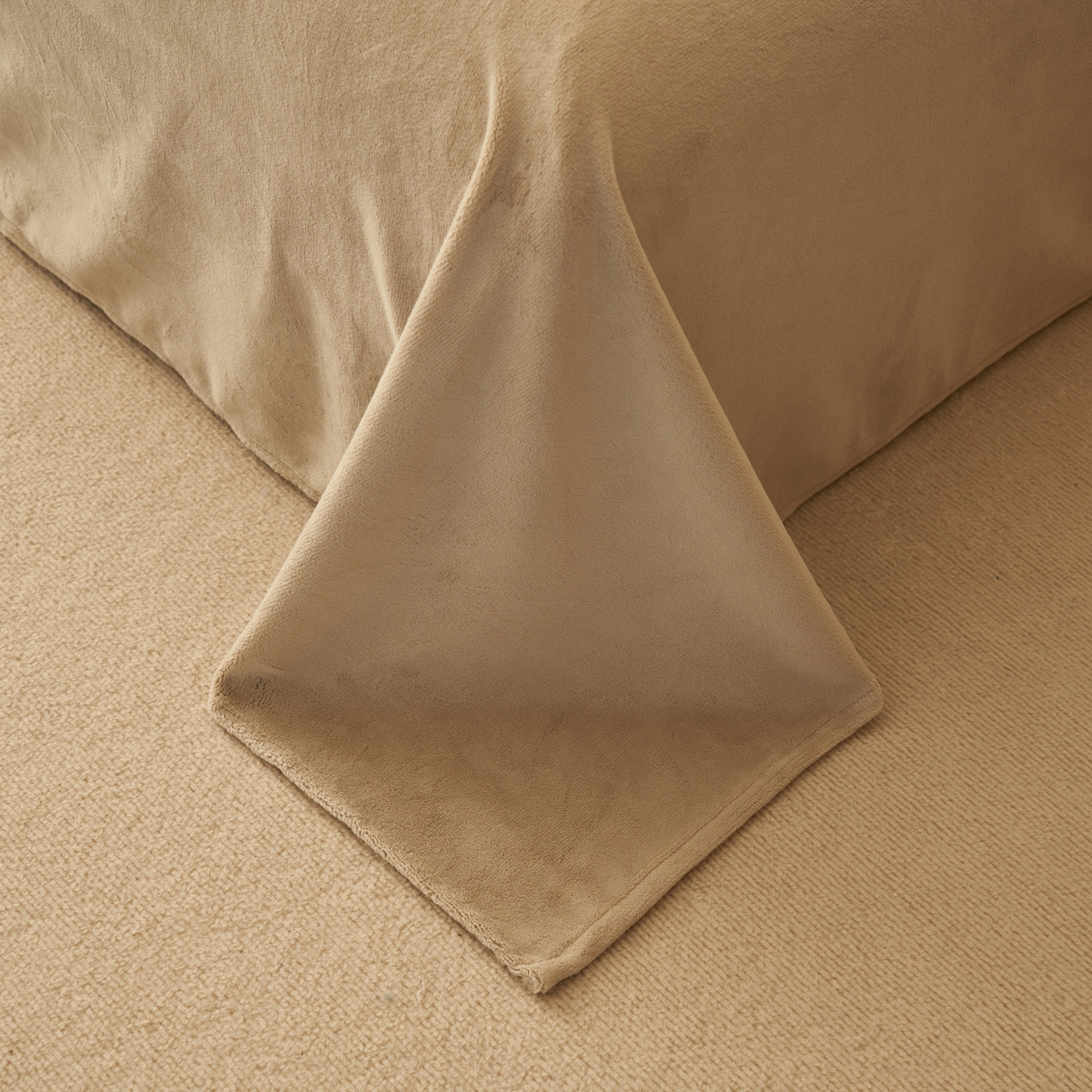 91家纺网 家纺一手货源 找家纺 （总）寐绸家纺 2025秋冬新款230g中古风牛奶绒雕花四件套