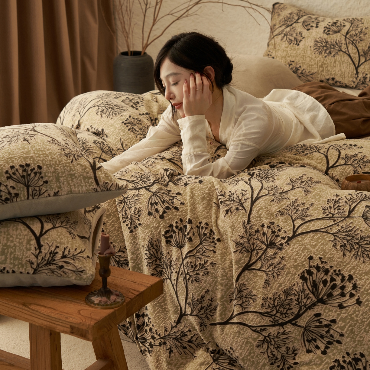 91家纺网 家纺一手货源 找家纺 （总）寐绸家纺 2025秋冬新款230g中古风牛奶绒雕花四件套