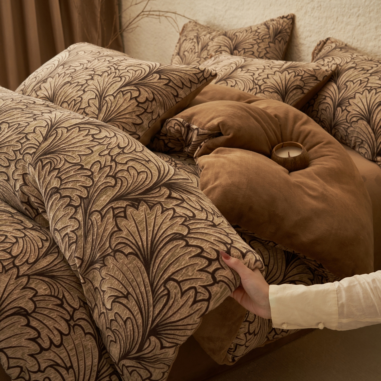 寐绸家纺 2025秋冬新款230g中古风牛奶绒雕花四件套 中古-洛克庄园