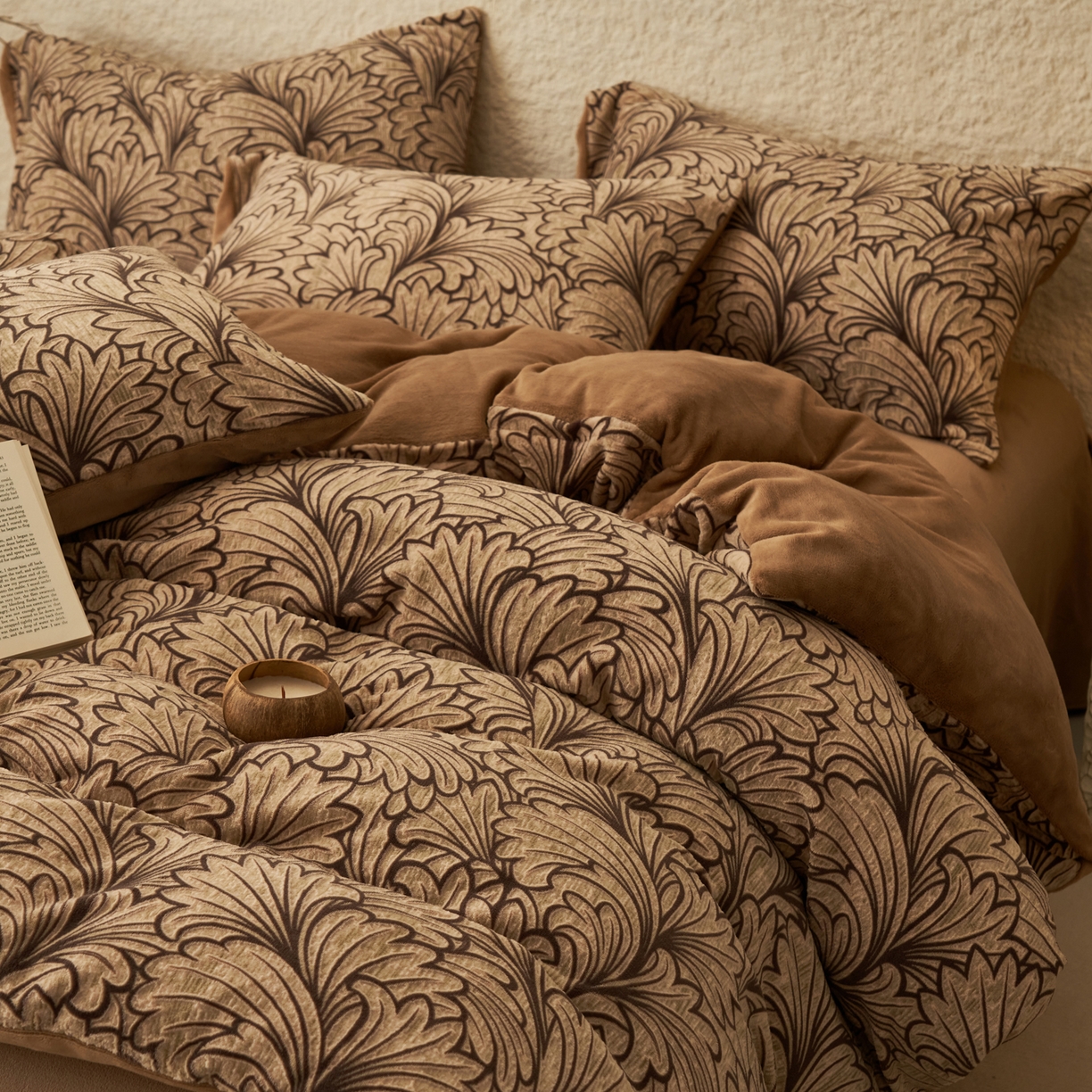 91家纺网 家纺一手货源 找家纺 寐绸家纺 2025秋冬新款230g中古风牛奶绒雕花四件套 中古-洛克庄园