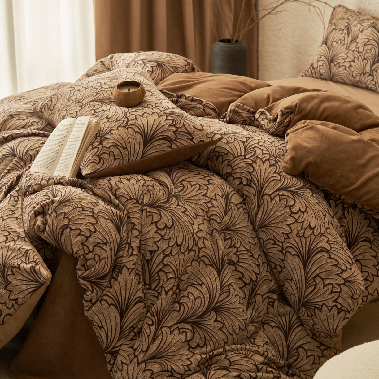 91家纺网 家纺一手货源 找家纺 寐绸家纺 2025秋冬新款230g中古风牛奶绒雕花四件套 中古-洛克庄园