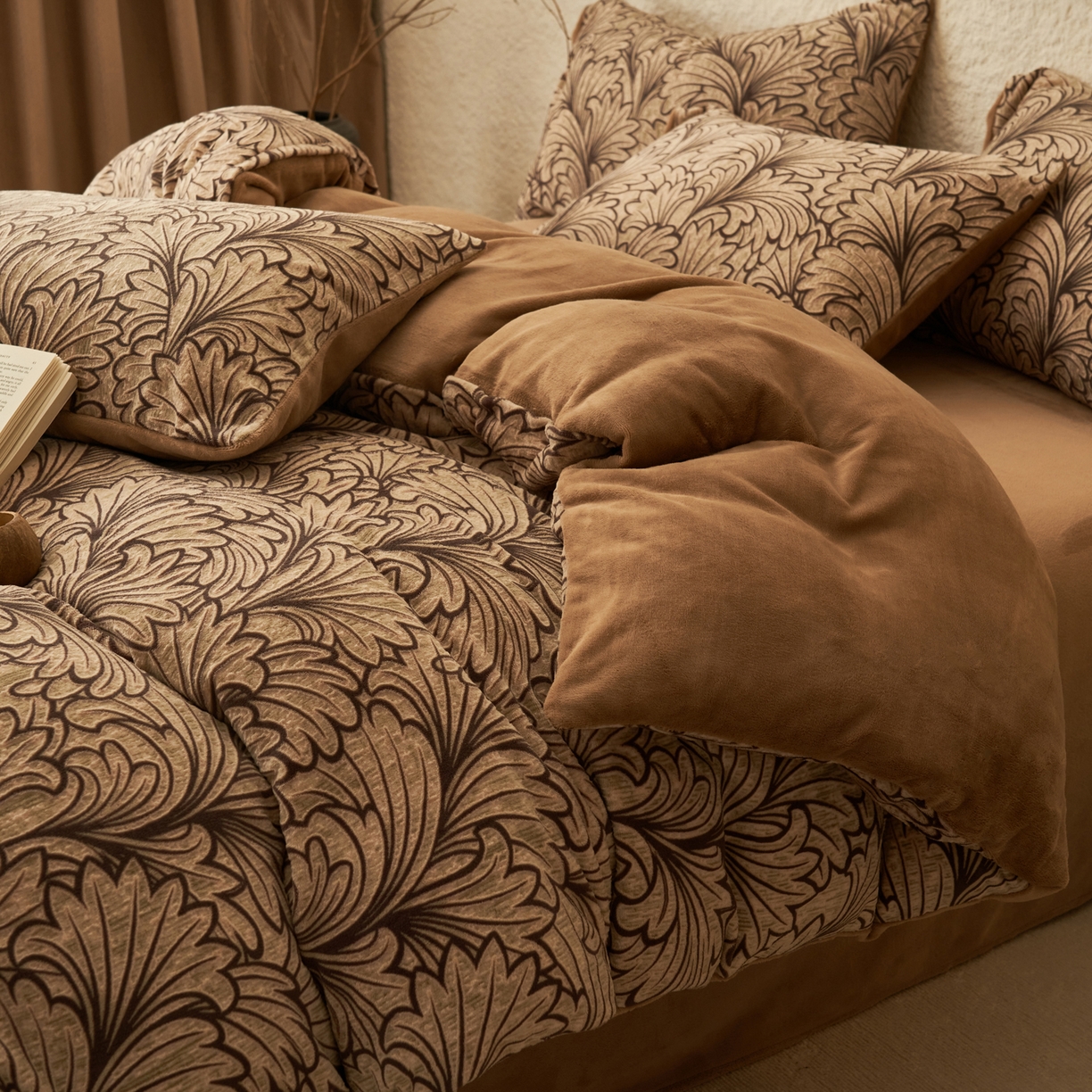 91家纺网 家纺一手货源 找家纺 寐绸家纺 2025秋冬新款230g中古风牛奶绒雕花四件套 中古-洛克庄园