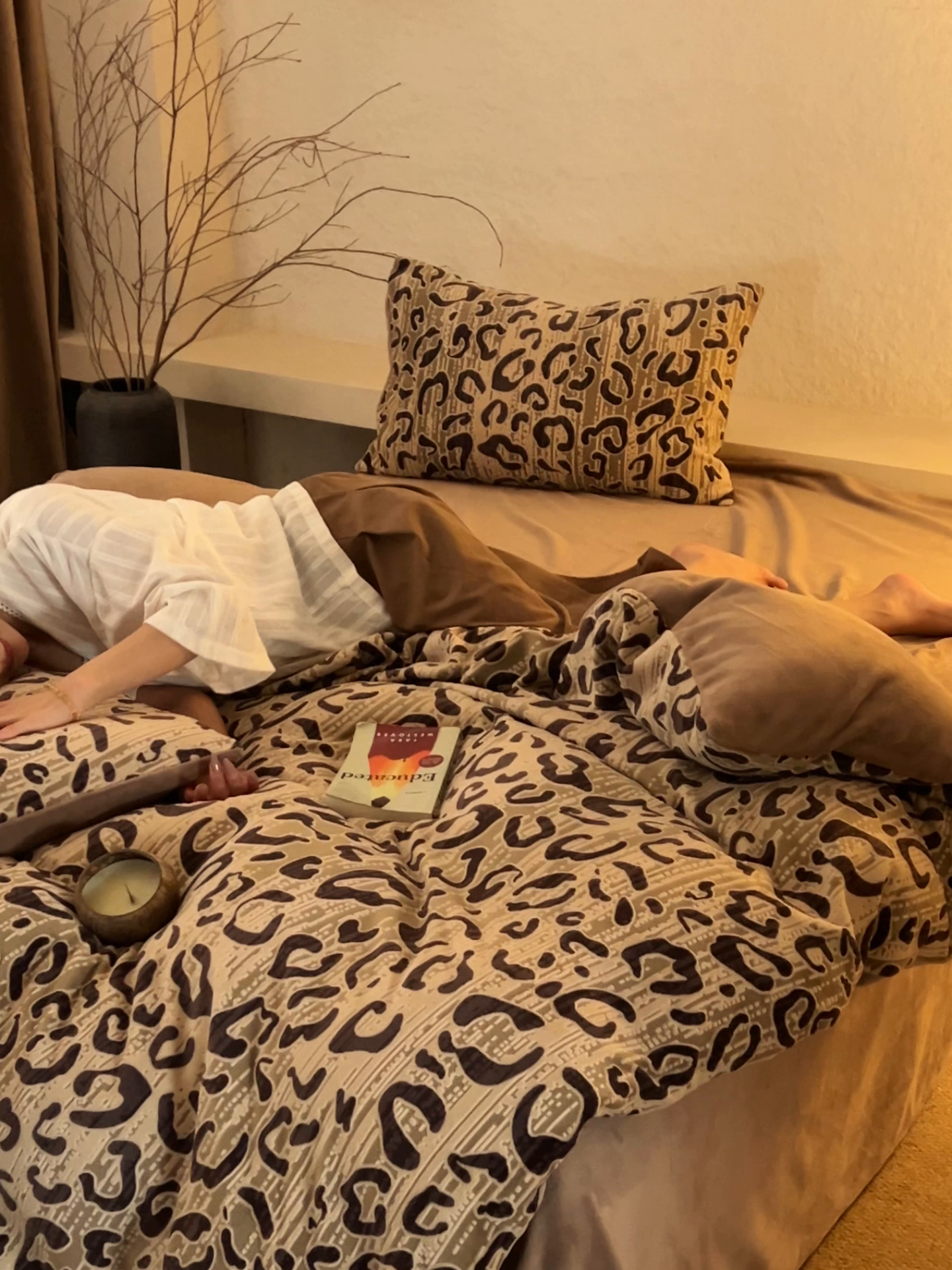 91家纺网 家纺一手货源 找家纺 寐绸家纺 2025秋冬新款230g中古风牛奶绒雕花四件套 中古-豹纹