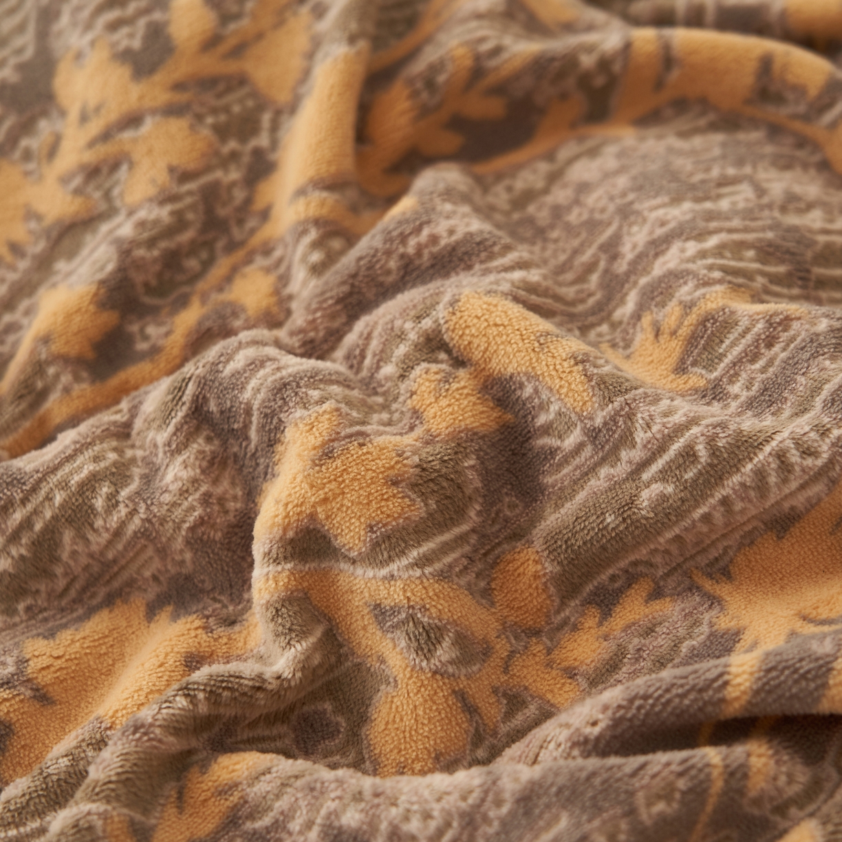 91家纺网 家纺一手货源 找家纺 寐绸家纺 2025秋冬新款230g中古风牛奶绒雕花四件套 中古-花样年华