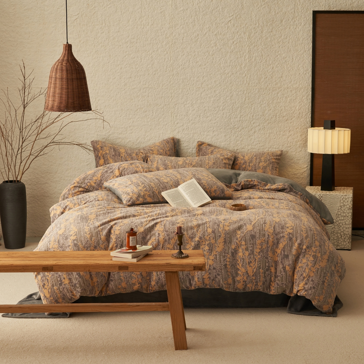 91家纺网 家纺一手货源 找家纺 寐绸家纺 2025秋冬新款230g中古风牛奶绒雕花四件套 中古-花样年华