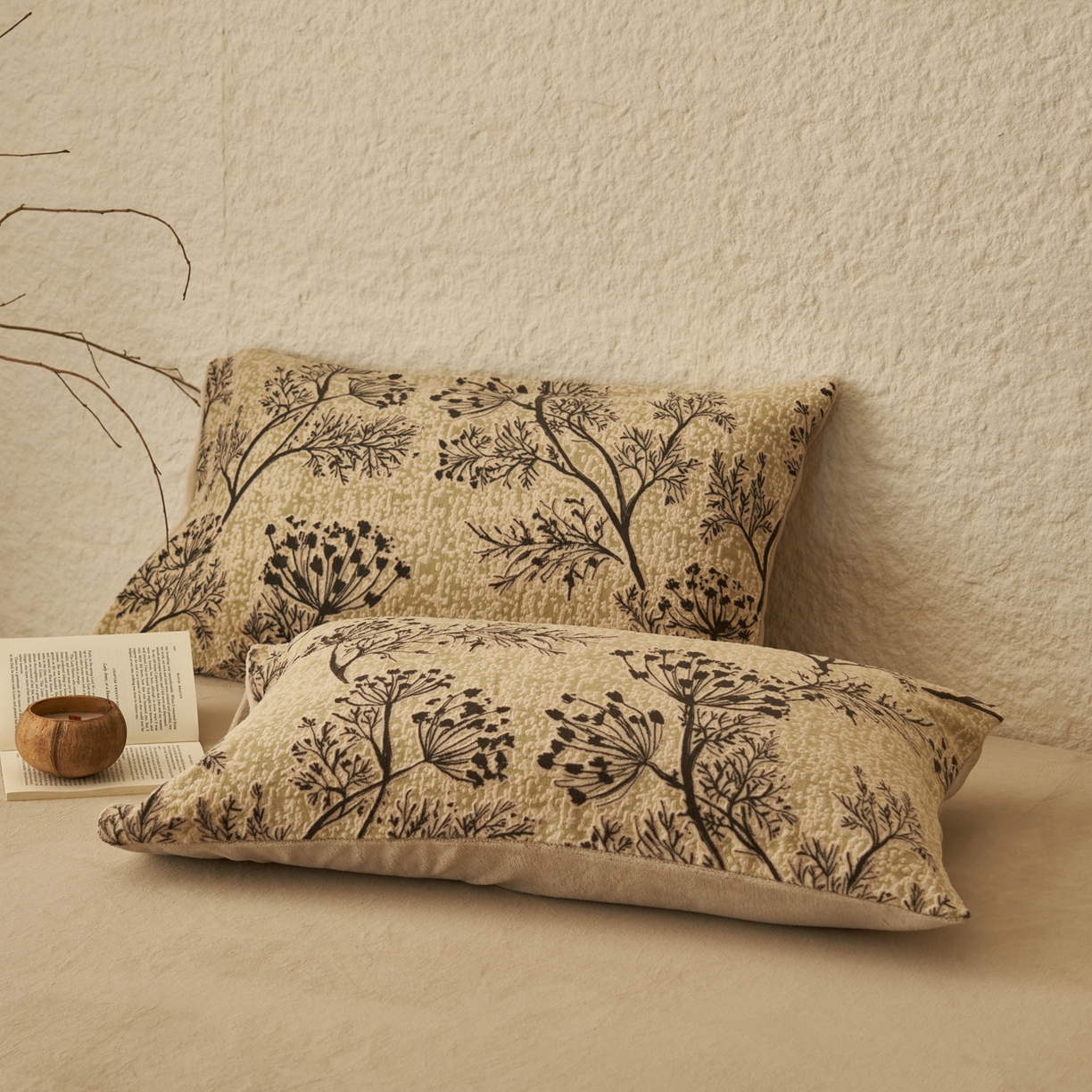 91家纺网 家纺一手货源 找家纺 寐绸家纺 2025秋冬新款230g中古风牛奶绒雕花四件套 中古-如意-米灰