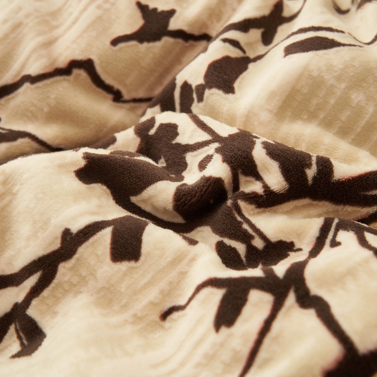 91家纺网 家纺一手货源 找家纺 寐绸家纺 2025秋冬新款230g中古风牛奶绒雕花四件套 中古-素雅