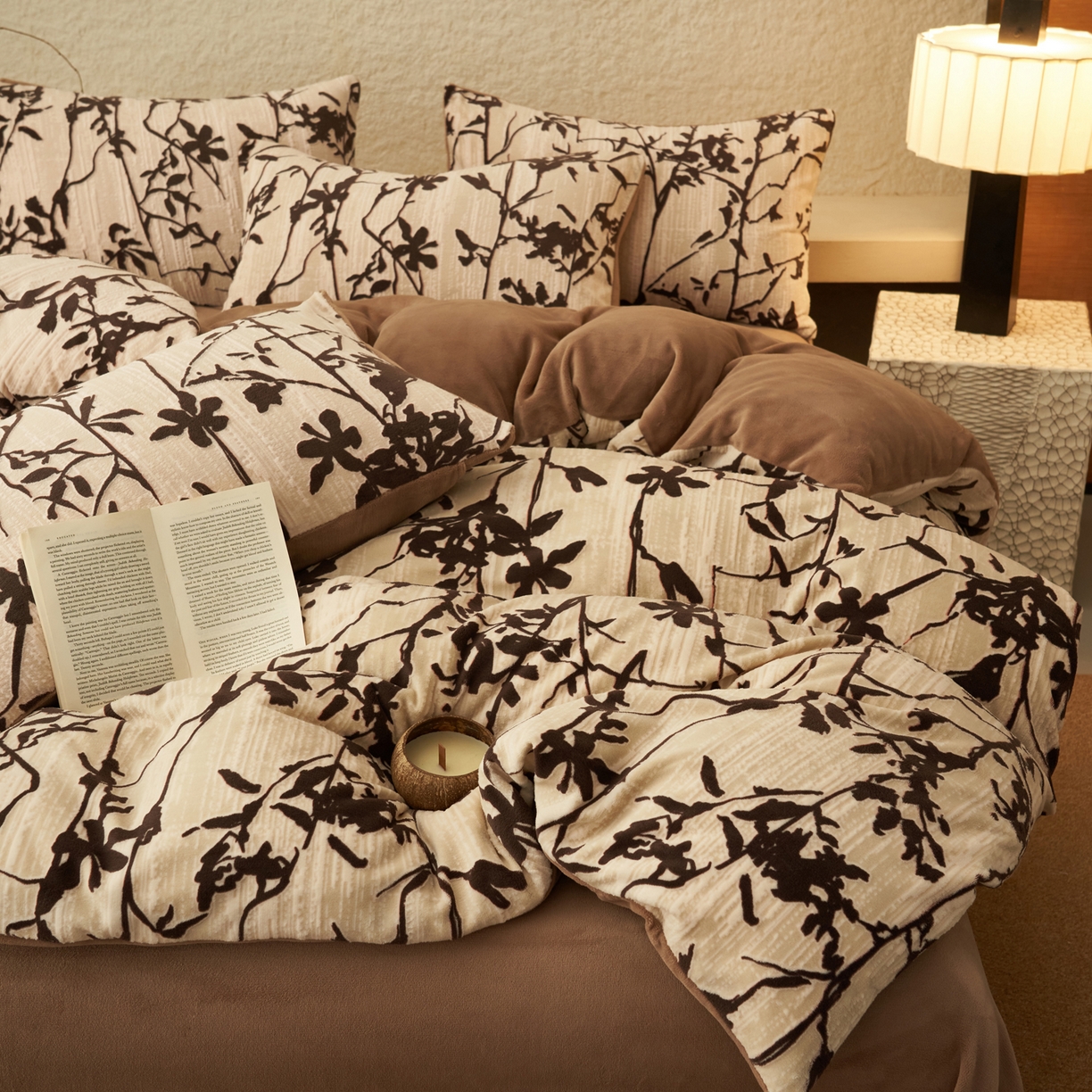 91家纺网 家纺一手货源 找家纺 寐绸家纺 2025秋冬新款230g中古风牛奶绒雕花四件套 中古-素雅