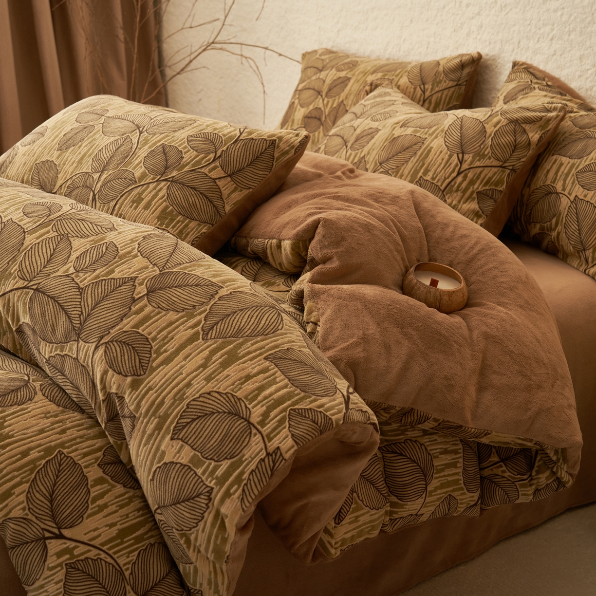 91家纺网 家纺一手货源 找家纺 寐绸家纺 2025秋冬新款230g中古风牛奶绒雕花四件套 中古-叶茂