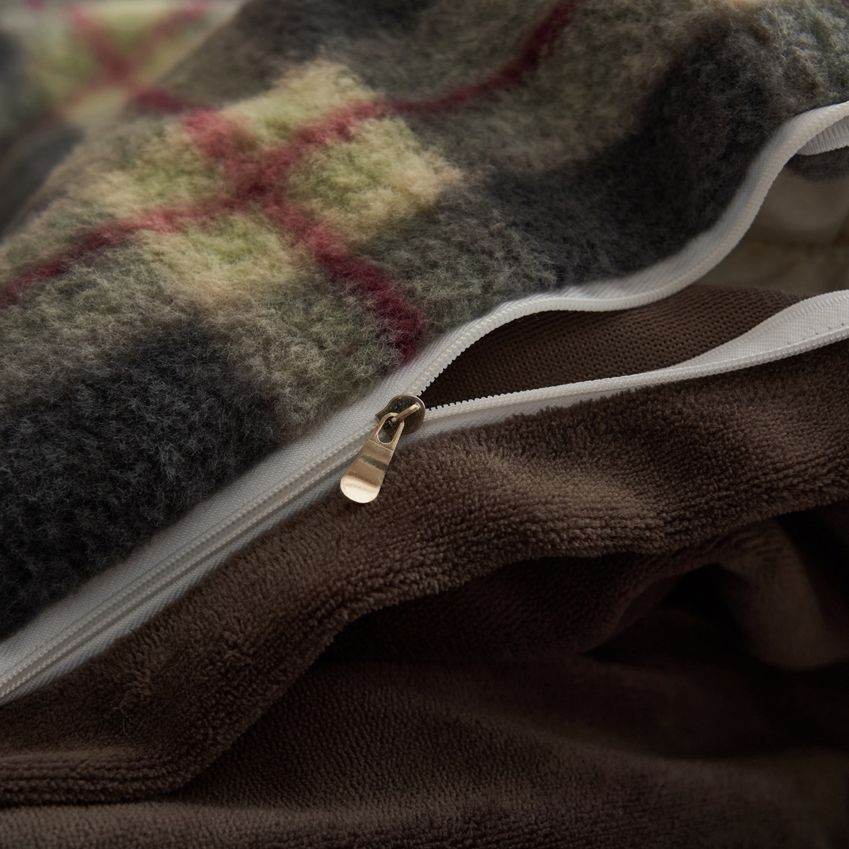 91家纺网 家纺一手货源 找家纺 （总）寐绸家纺 2025秋冬新款230g羊驼绒复古格牛奶绒四件套