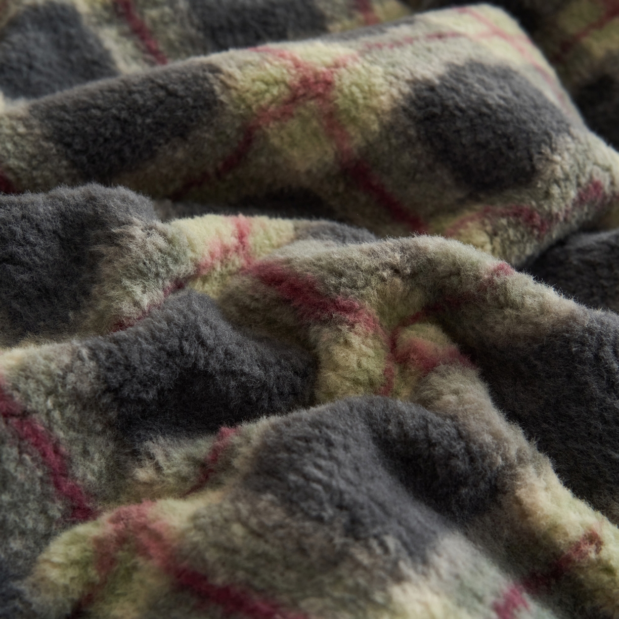 91家纺网 家纺一手货源 找家纺 （总）寐绸家纺 2025秋冬新款230g羊驼绒复古格牛奶绒四件套