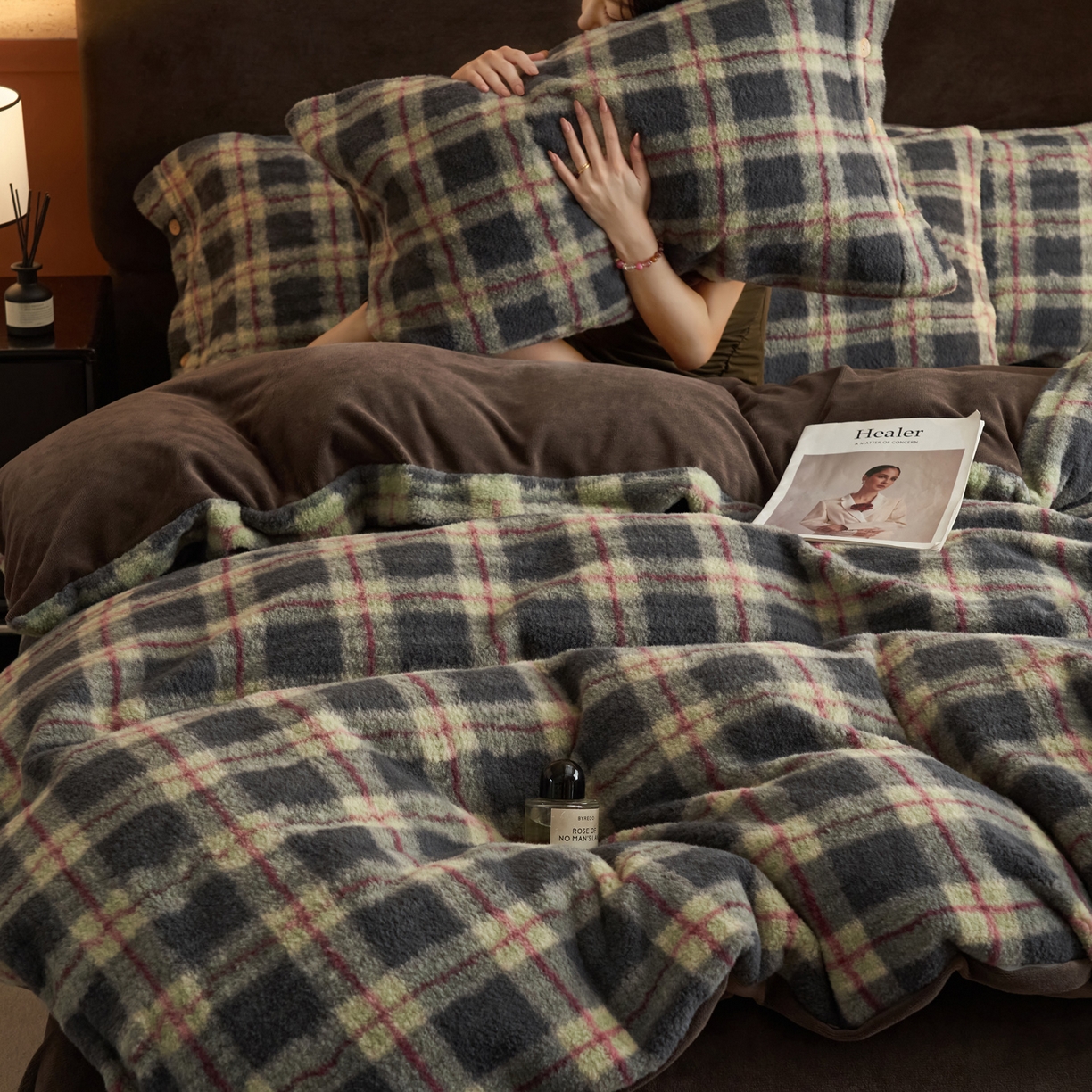 91家纺网 家纺一手货源 找家纺 （总）寐绸家纺 2025秋冬新款230g羊驼绒复古格牛奶绒四件套