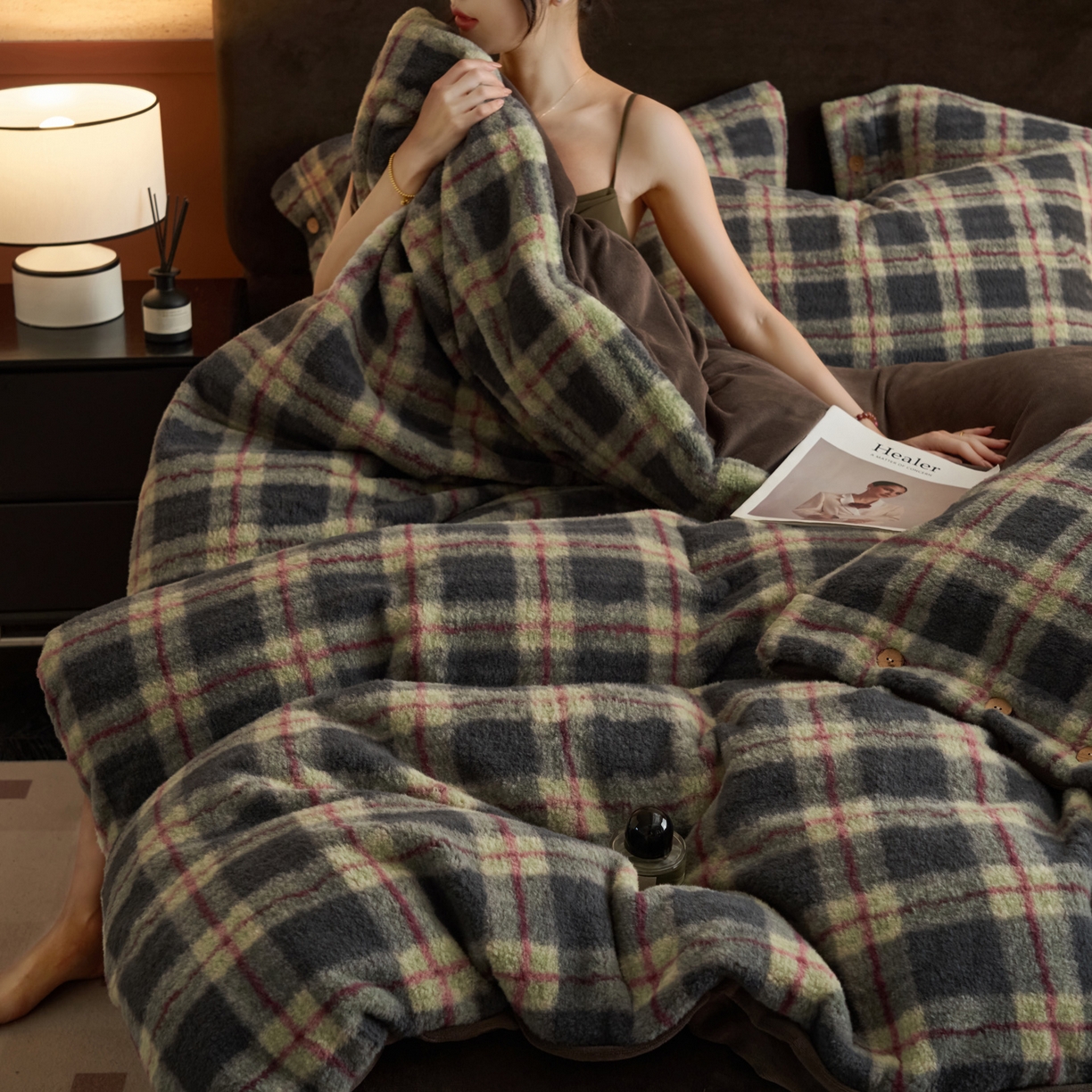 91家纺网 家纺一手货源 找家纺 （总）寐绸家纺 2025秋冬新款230g羊驼绒复古格牛奶绒四件套