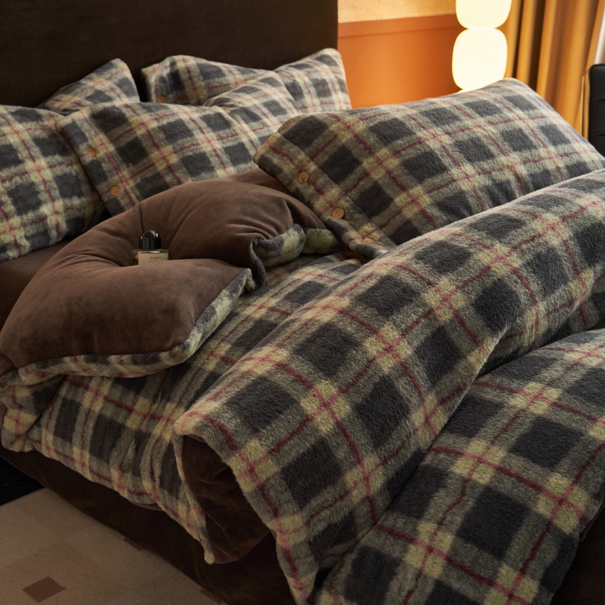 91家纺网 家纺一手货源 找家纺 （总）寐绸家纺 2025秋冬新款230g羊驼绒复古格牛奶绒四件套