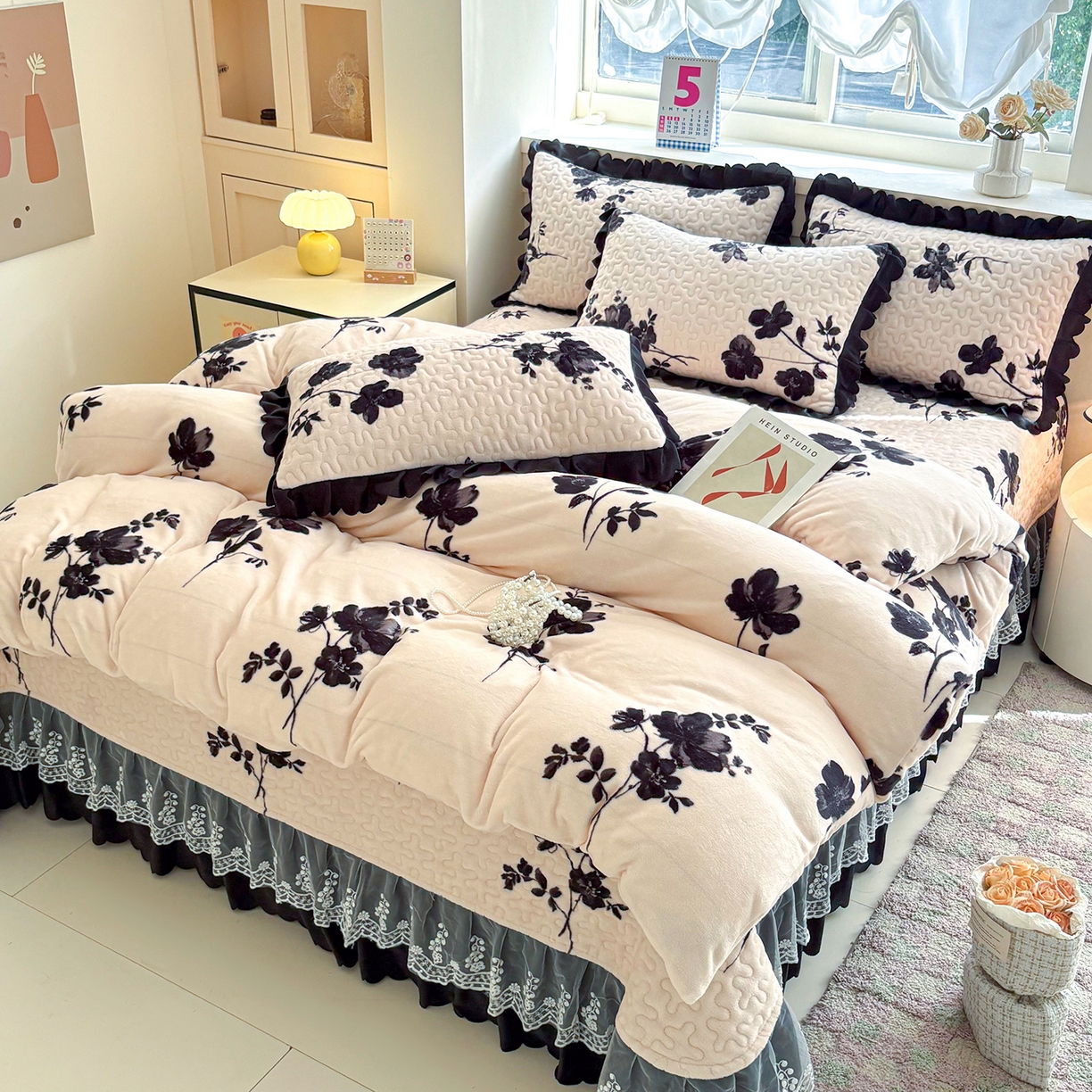 91家纺网 家纺一手货源 找家纺 （总）艺慕家纺 2025新款时尚印花牛奶绒床盖四件套