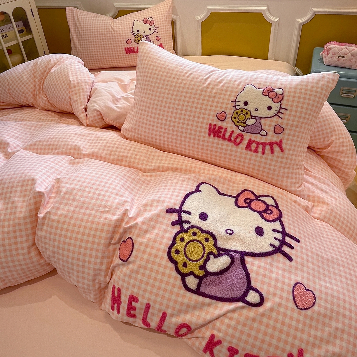 91家纺网 家纺一手货源 找家纺 （总）蓝邻家纺 2025新款全棉磨毛三丽鸥毛巾绣四件套系列