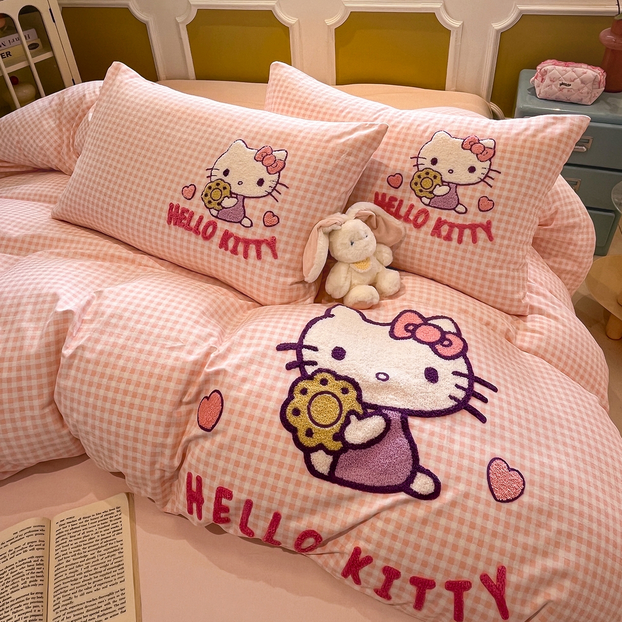 91家纺网 家纺一手货源 找家纺 （总）蓝邻家纺 2025新款全棉磨毛三丽鸥毛巾绣四件套系列