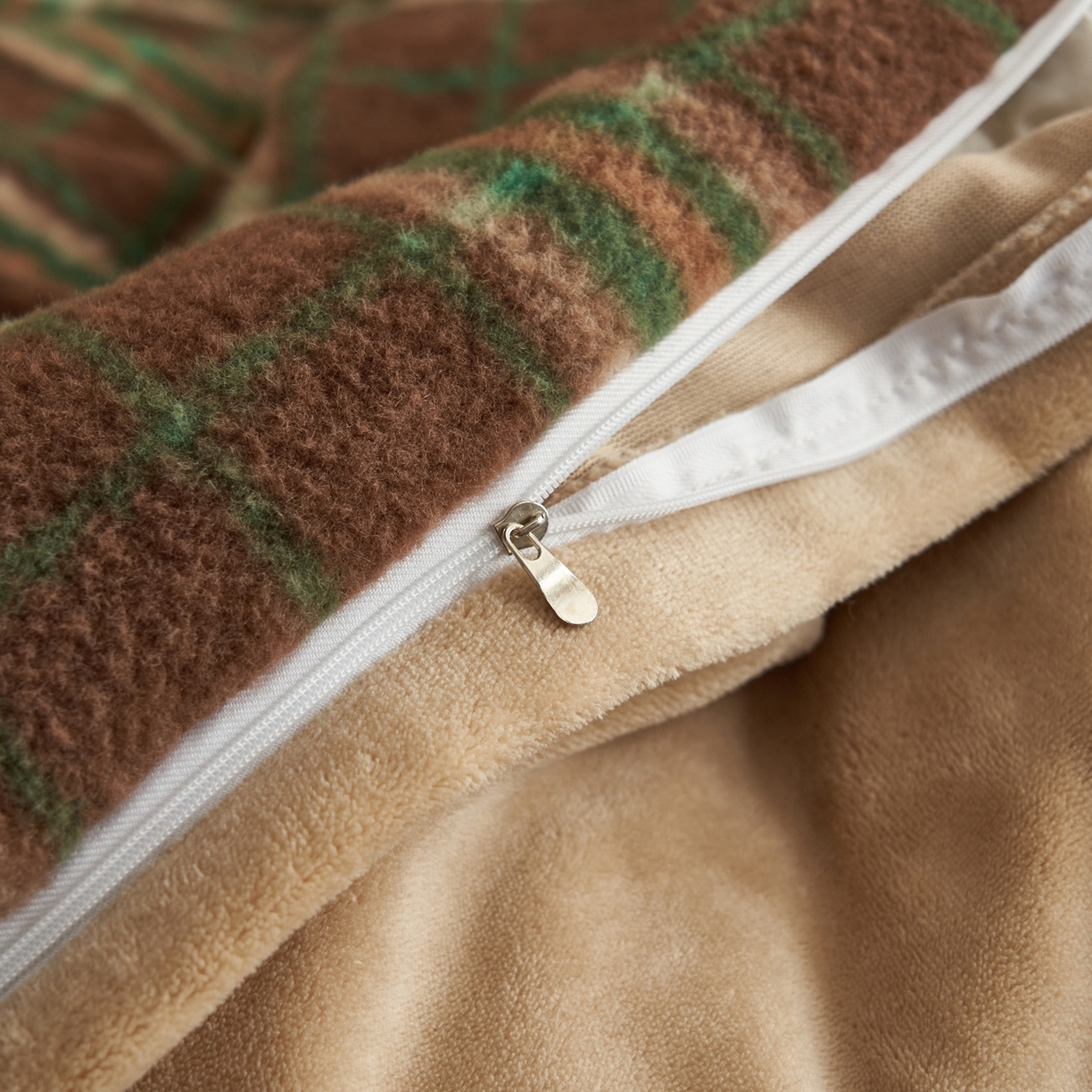 91家纺网 家纺一手货源 找家纺 寐绸家纺 2025秋冬新款230g羊驼绒复古格牛奶绒四件套 巴宝格