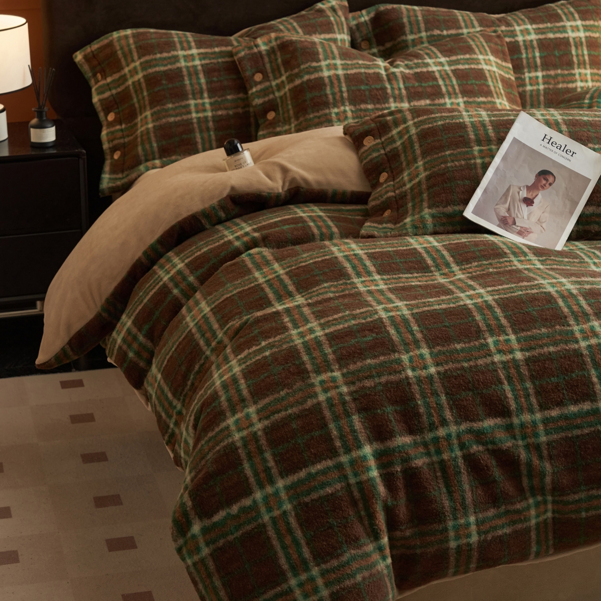 91家纺网 家纺一手货源 找家纺 寐绸家纺 2025秋冬新款230g羊驼绒复古格牛奶绒四件套 巴宝格