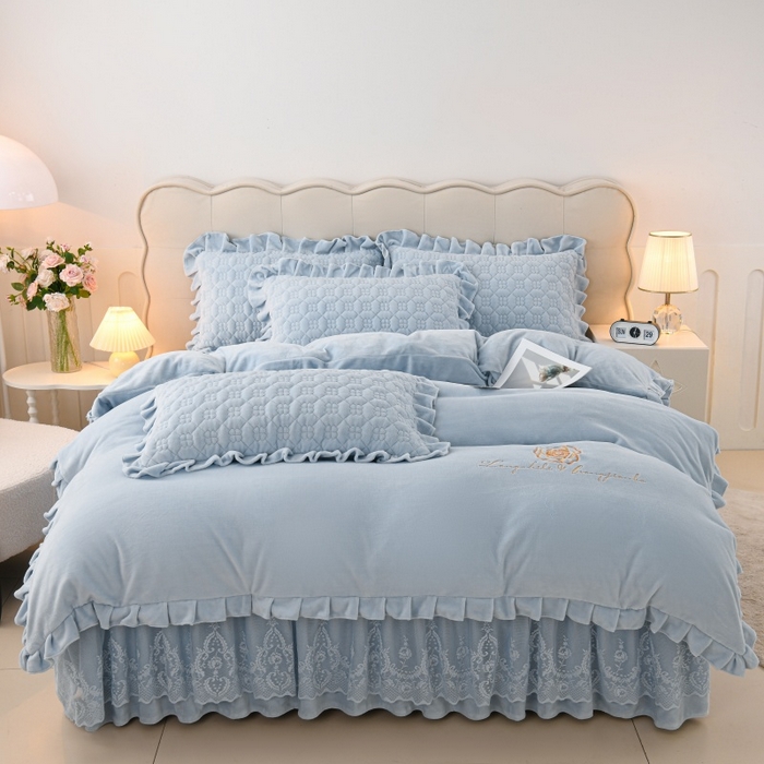 优家居 2025新款240克高克重牛奶绒韩版刺绣花牛奶绒夹棉床盖四件套 栀子花-浅蓝